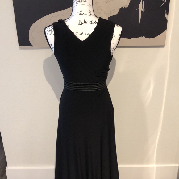 Beautiful black slit dress - Picture 4 of 6